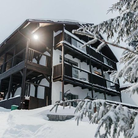 Aparthotel "Mayak Yablunytsia" Exterior photo